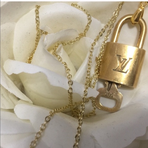 Louis Vuitton Jewelry - Louis Vuitton lock & key with gold necklace
